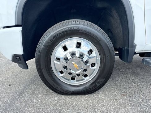 Used 2025 Chevrolet Silverado 3500 High Country w/ High Country Premium Package AWD/4WD image 10