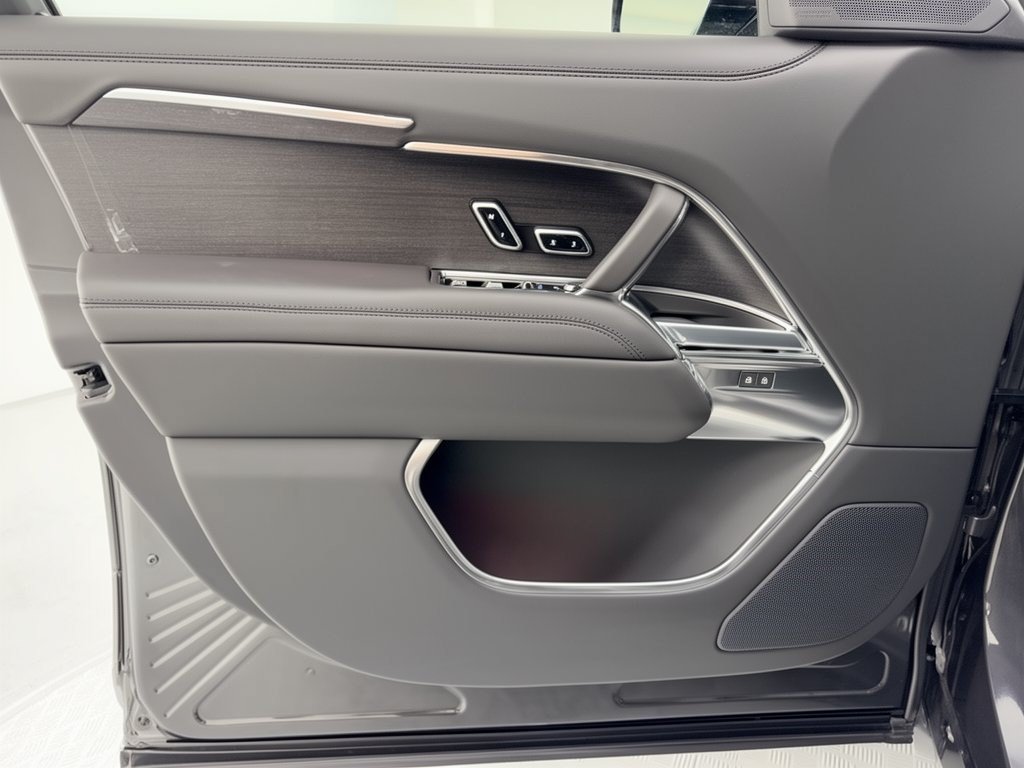 New 2026 Land Rover Range Rover SE AWD/4WD image 14