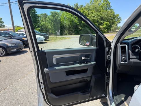 Used 2016 RAM 1500 Big Horn AWD/4WD image 9