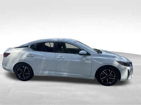 Used 2025 Nissan Sentra SV FWD image 8