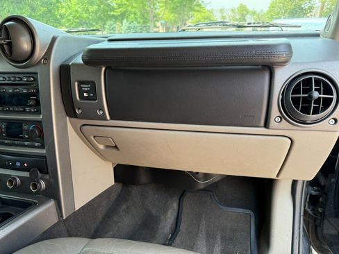 Used 2004 HUMMER H2 Luxury w/ Preferred Equipment Group image 20