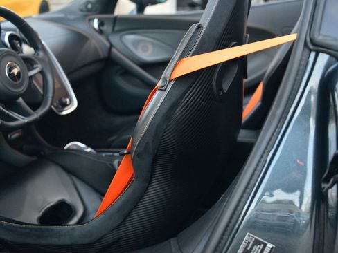 Used 2020 McLaren 600LT Spider RWD image 12