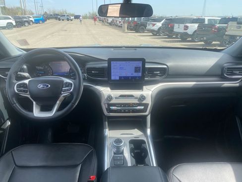 Used 2023 Ford Explorer XLT w/ Equipment Group 202A AWD/4WD image 21