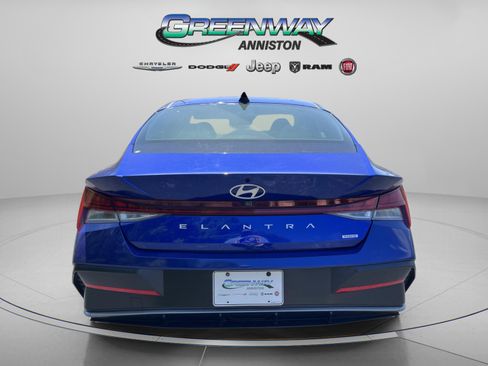 Used 2025 Hyundai Elantra Limited FWD image 6