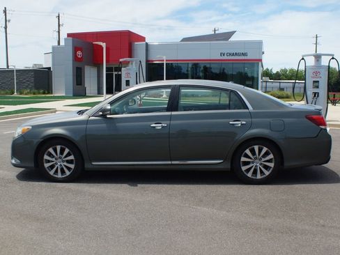 Used 2011 Toyota Avalon Limited FWD image 10