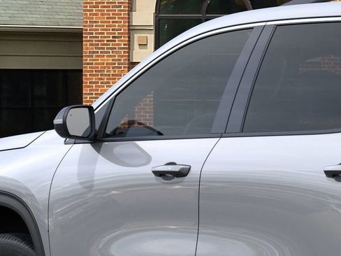 New 2026 Chevrolet Traverse LT image 12