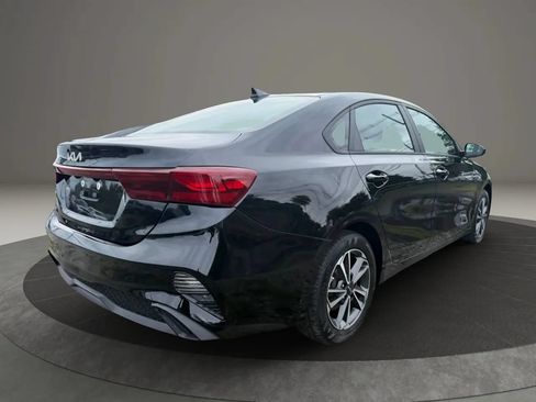 Used 2023 Kia Forte LXS FWD image 5