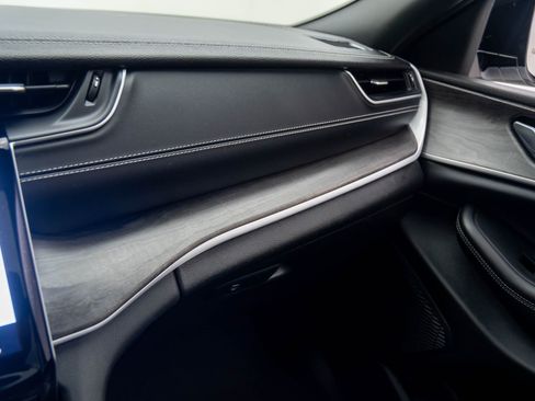 Used 2024 Jeep Grand Cherokee L Limited w/ Black Appearance Package image 34