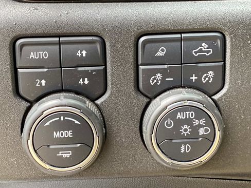 Used 2023 Chevrolet Silverado 1500 LTZ AWD/4WD image 21