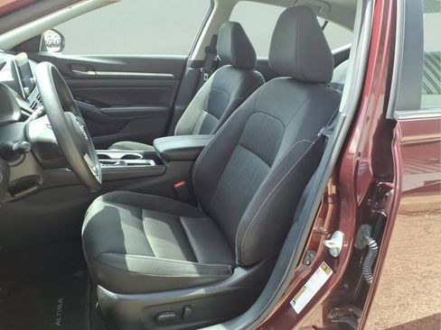 Used 2023 Nissan Altima 2.5 SV FWD image 12