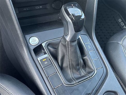 Used 2022 Volkswagen Taos SE w/ Panoramic Sunroof Package image 7