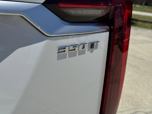 New 2025 Cadillac XT6 Luxury image 9