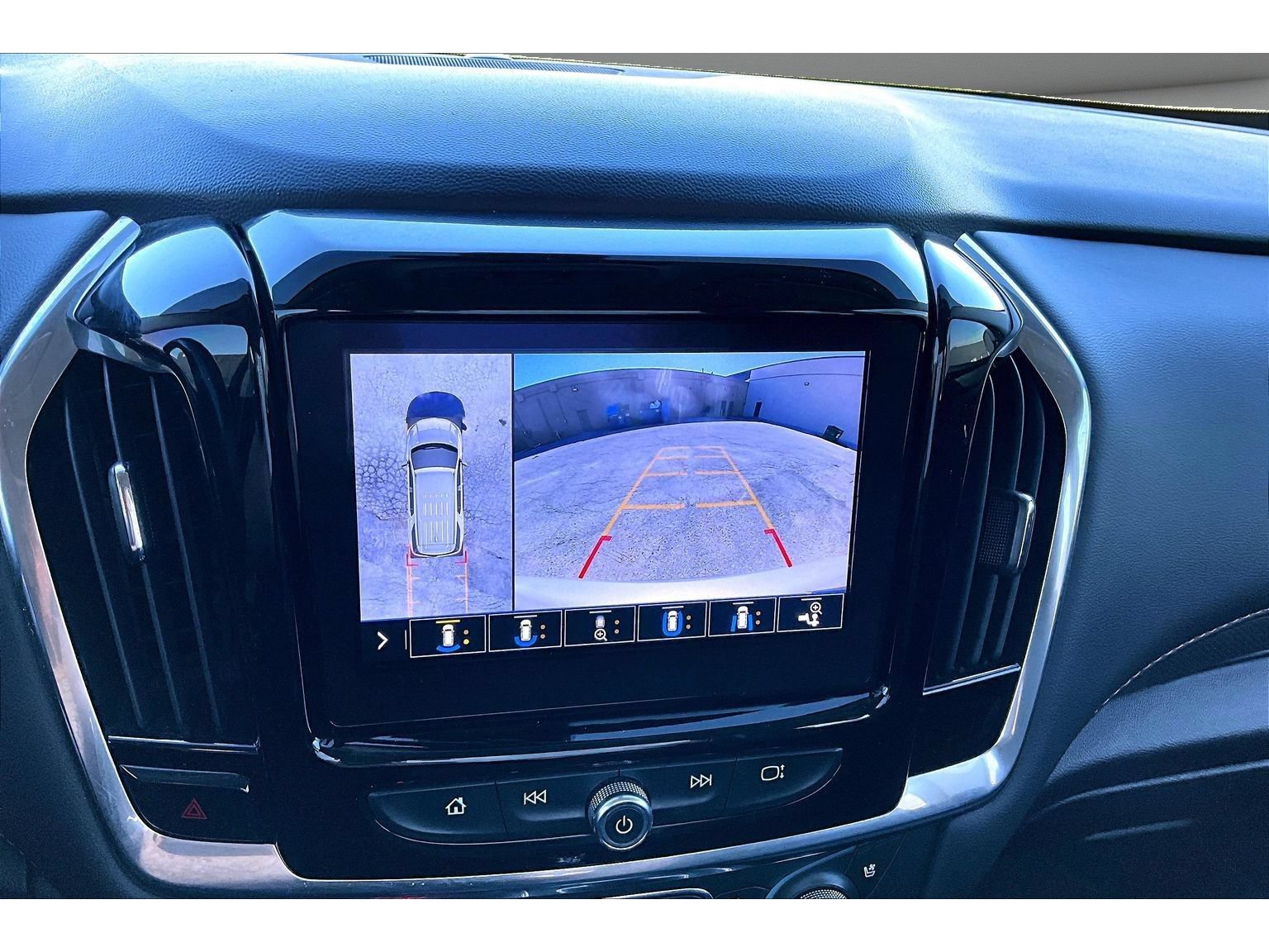 Used 2021 Chevrolet Traverse Premier AWD/4WD image 26