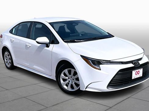 Used 2026 Toyota Corolla LE FWD image 3