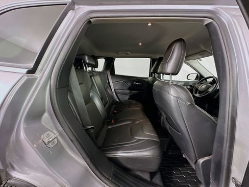 Used 2020 Jeep Cherokee Limited image 25