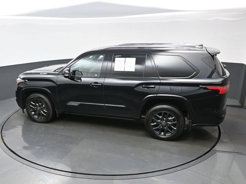 Used 2025 Toyota Sequoia Platinum image 40