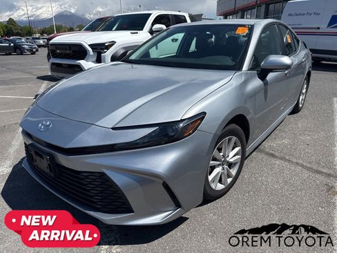 Used 2025 Toyota Camry LE FWD image 4