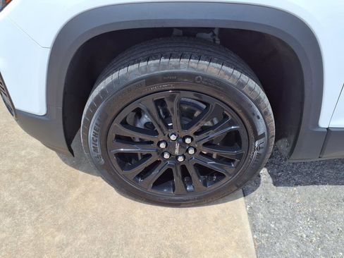 Used 2023 GMC Acadia SLE w/ Driver Convenience Package image 19