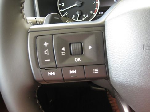 Used 2026 Nissan Rogue SV FWD image 11