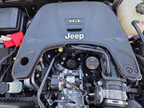 Used 2021 Jeep Wrangler Unlimited Sahara image 16