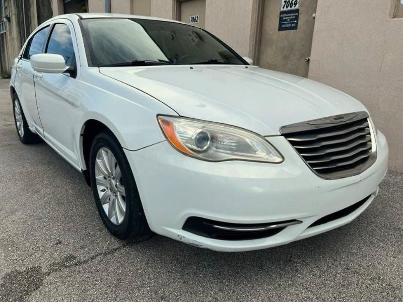 Used 2011 Chrysler 200 Touring FWD image 11