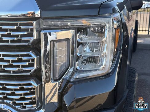 Used 2022 GMC Sierra 2500 Denali w/ Denali Black Diamond Edition AWD/4WD image 18