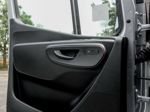 Used 2025 Mercedes-Benz Sprinter 2500 image 13