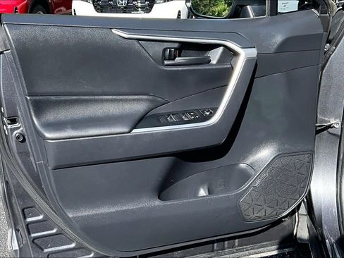 Used 2019 Toyota RAV4 LE AWD/4WD image 21