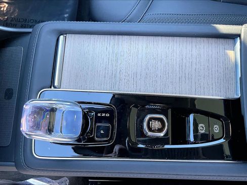 Used 2025 Volvo XC90 B5 Core w/ Protection Package Premier image 20
