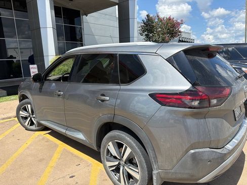 Used 2021 Nissan Rogue SL FWD image 3