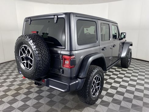 Used 2025 Jeep Wrangler Unlimited Rubicon w/ Convenience Group AWD/4WD image 7