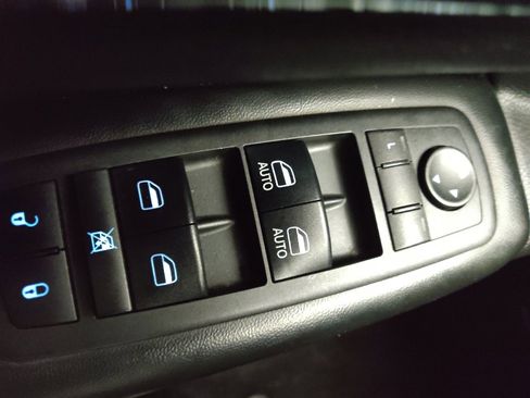 Used 2018 Jeep Grand Cherokee Limited image 27