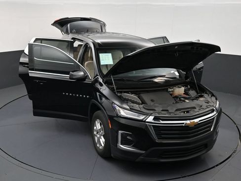 Used 2023 Chevrolet Traverse LS FWD image 18
