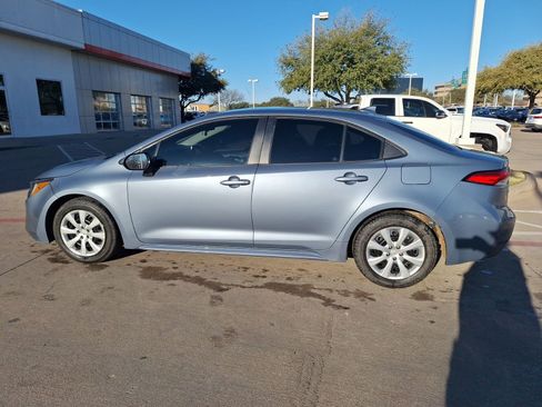 Used 2021 Toyota Corolla LE image 2