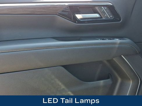 Used 2026 Chevrolet Suburban Premier AWD/4WD image 22