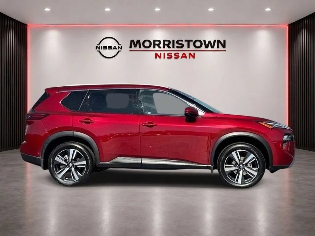 Used 2025 Nissan Rogue SL w/ SL Premium Package FWD image 2