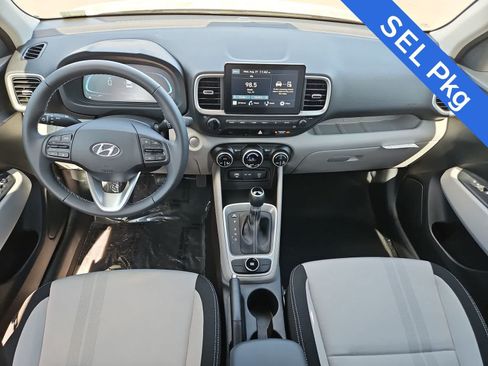 Used 2025 Hyundai Venue SEL FWD image 14