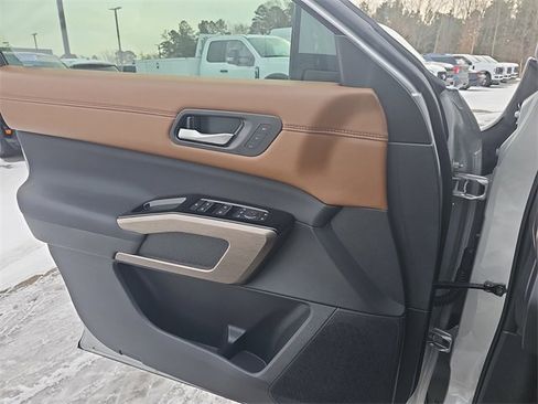 Used 2025 Nissan Pathfinder Platinum image 28