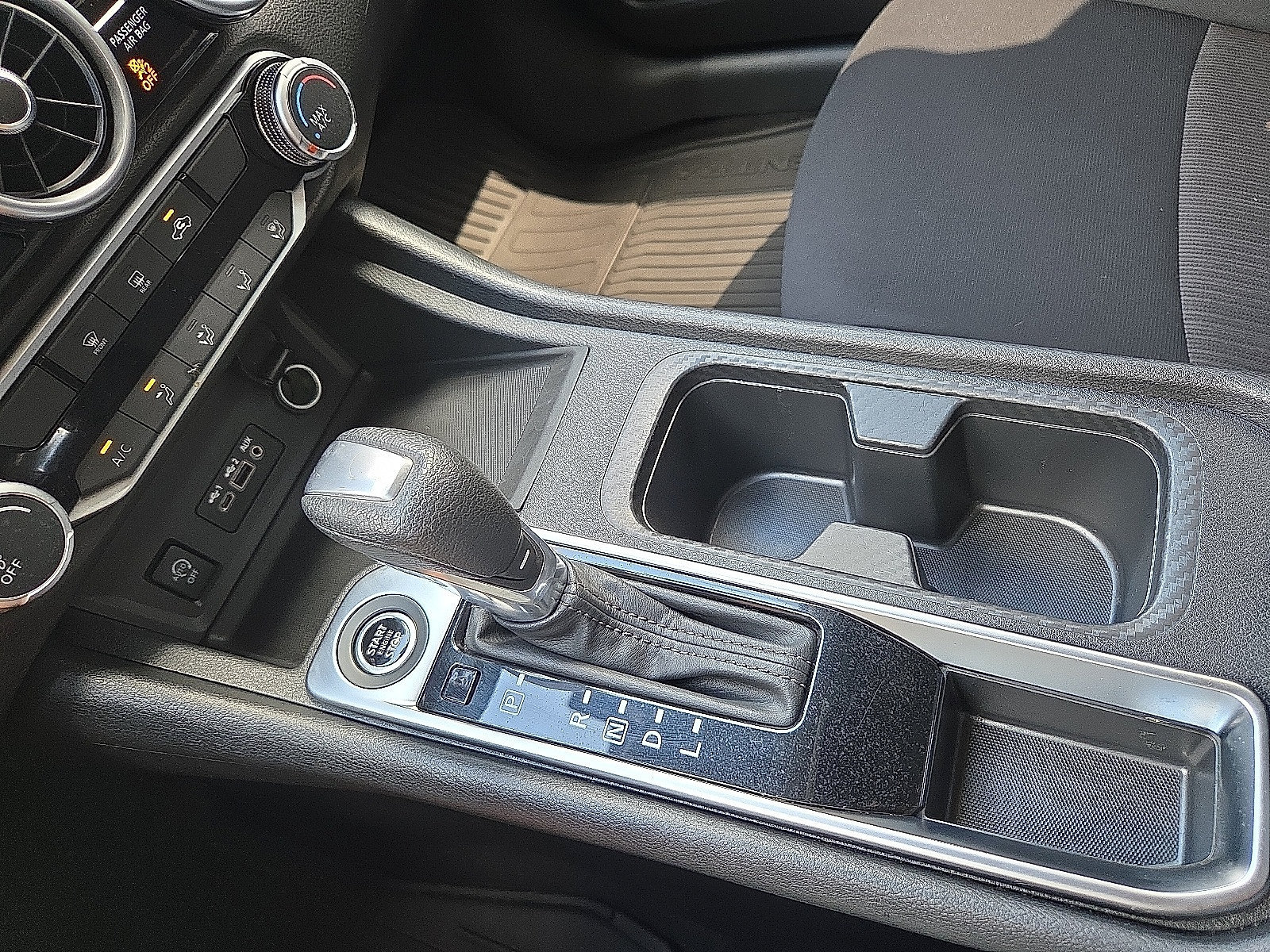 Used 2025 Nissan Sentra SV FWD image 25