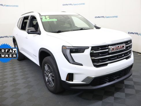 Certified 2025 GMC Acadia Elevation AWD/4WD image 3