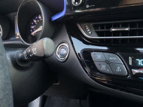 Used 2021 Toyota C-HR XLE image 23