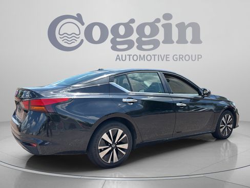 Used 2021 Nissan Altima 2.5 SV FWD image 5