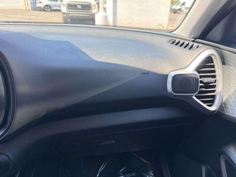 Used 2025 Kia Soul LX w/ LX Technology Package FWD image 12