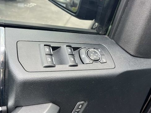 Used 2018 Ford F150 XLT w/ Equipment Group 302A Luxury AWD/4WD image 32