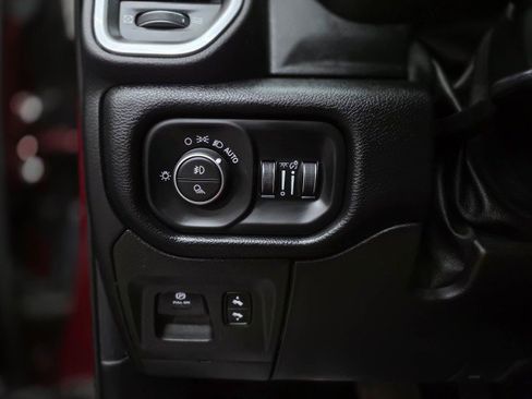 Used 2019 RAM 1500 Laramie AWD/4WD image 29