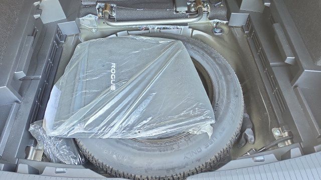 Used 2025 Nissan Rogue S AWD/4WD image 15