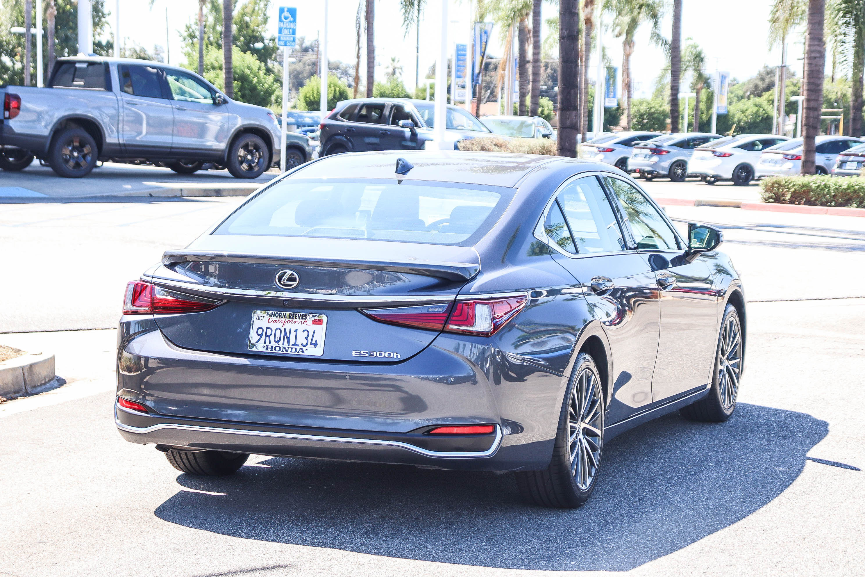 Used 2024 Lexus ES 300h w/ Premium Package FWD image 11