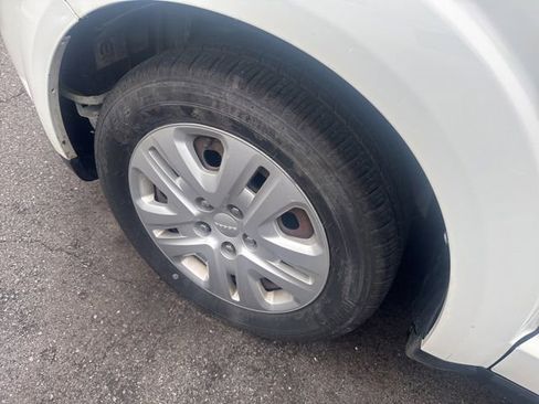 Used 2019 Dodge Journey SE FWD image 7