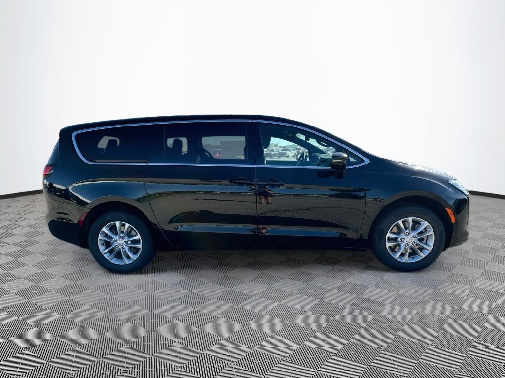 New 2027 Chrysler Pacifica Select AWD/4WD image 10
