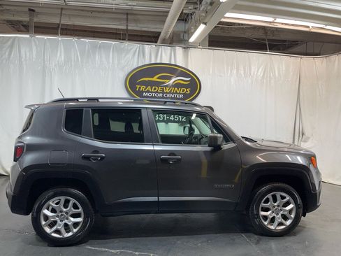 Used 2017 Jeep Renegade Latitude w/ Cold Weather Group AWD/4WD image 7